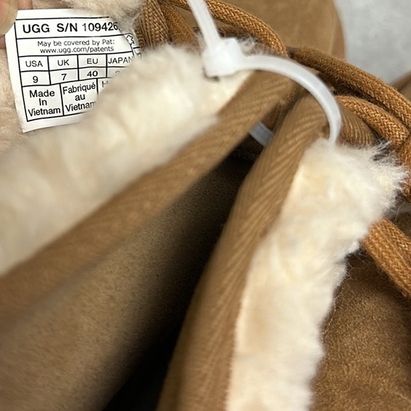 UGG Women's Neumel Fashion Boots Size 9 - Picture 8 of 8